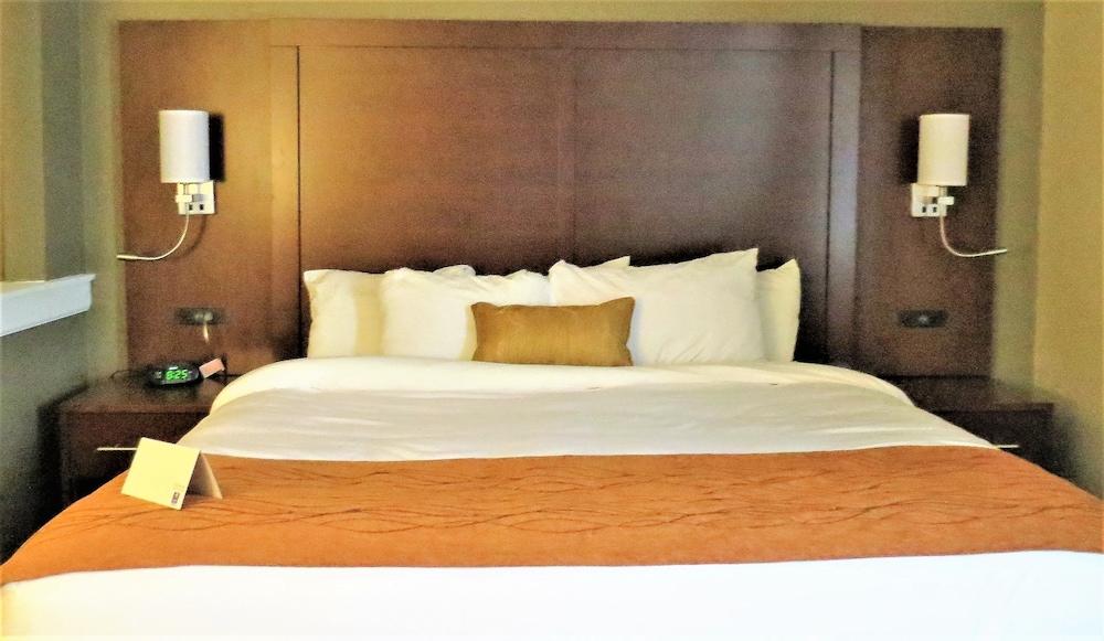 Comfort Inn & Suites Fairborn Near Wright Patterson Afb Екстер'єр фото