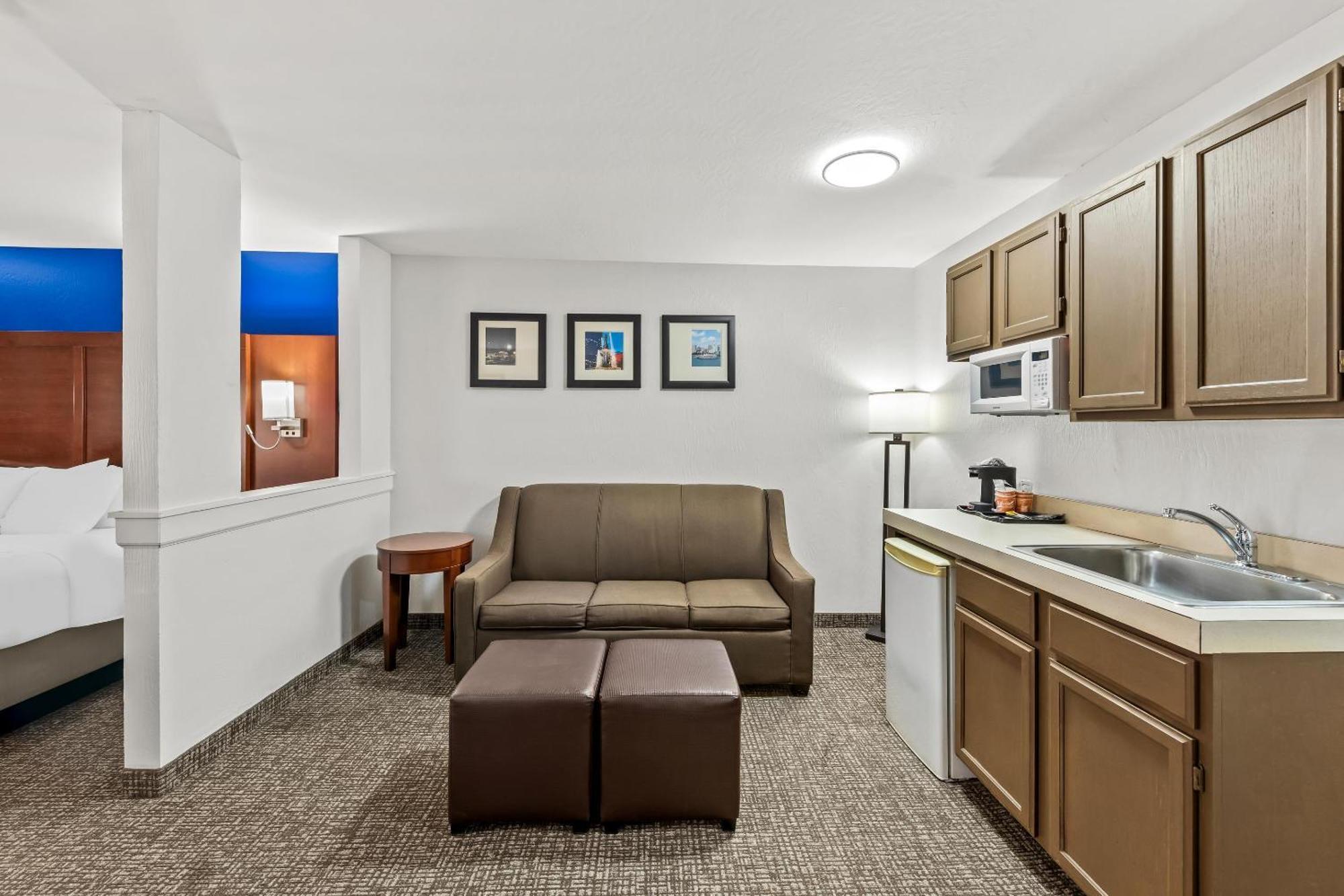 Comfort Inn & Suites Fairborn Near Wright Patterson Afb Екстер'єр фото