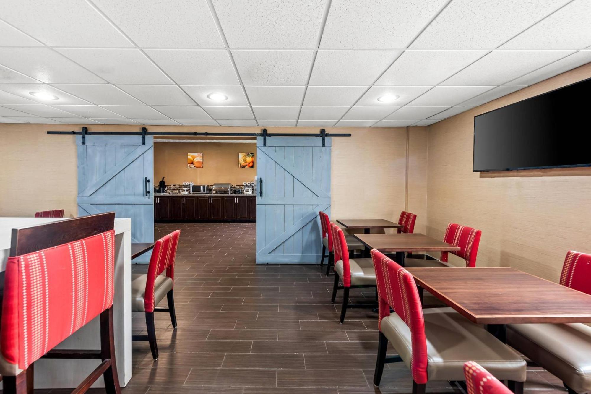 Comfort Inn & Suites Fairborn Near Wright Patterson Afb Екстер'єр фото