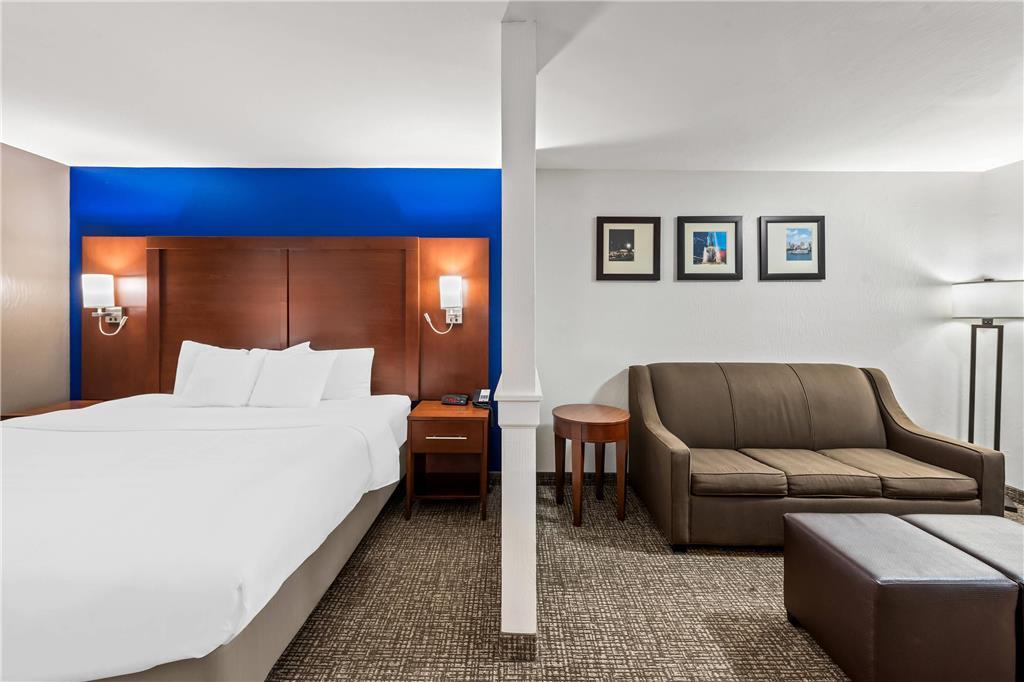 Comfort Inn & Suites Fairborn Near Wright Patterson Afb Номер фото