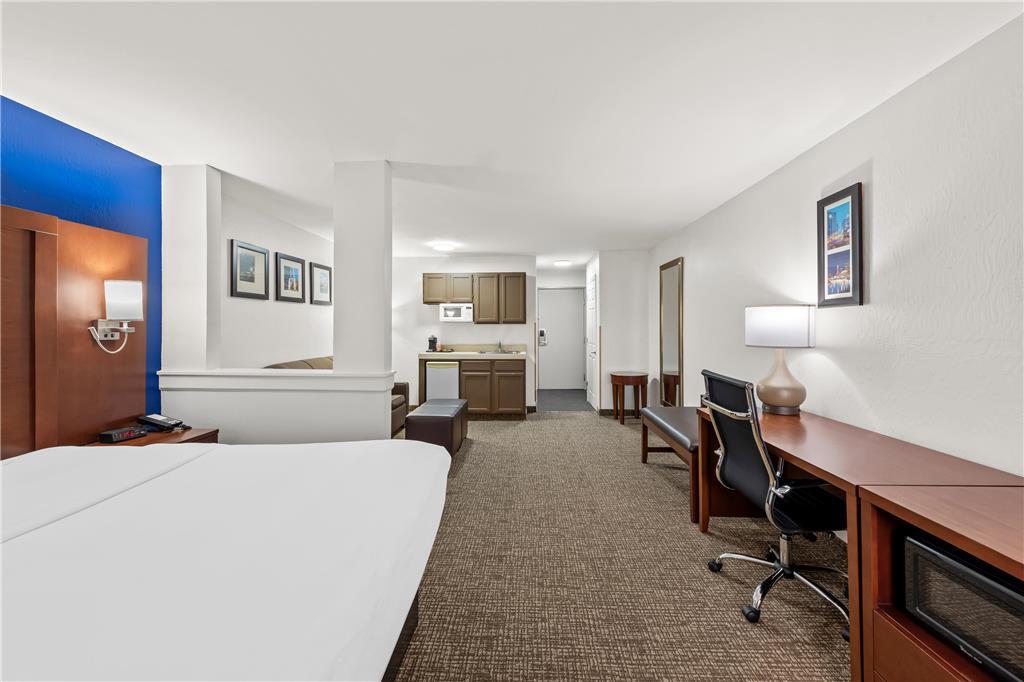 Comfort Inn & Suites Fairborn Near Wright Patterson Afb Номер фото